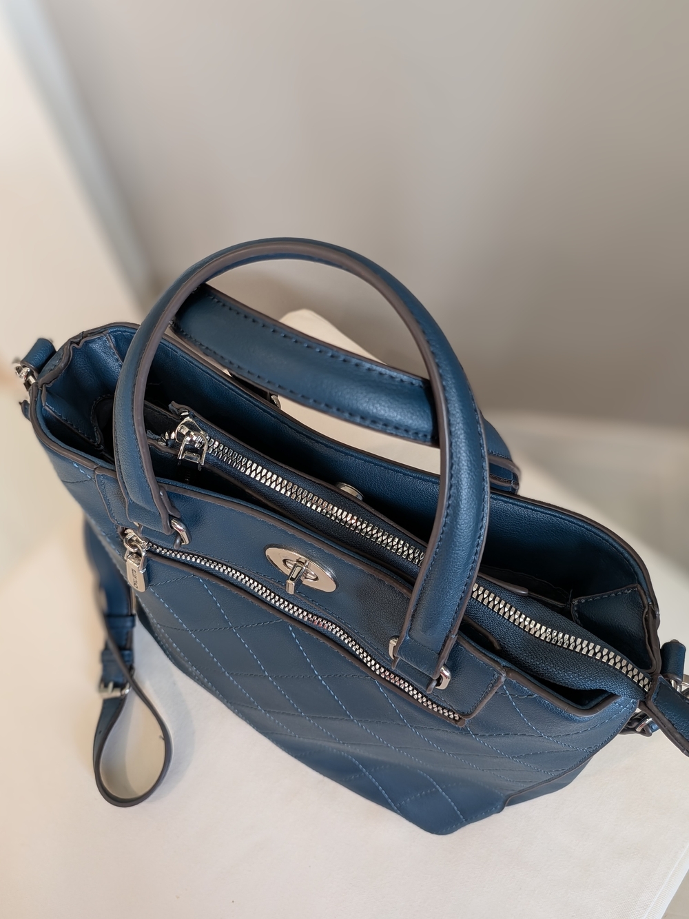 Ellen Tracy Quilted Crossbody Tote in Slate Blue-Excellent Condition - Picture 9 of 16